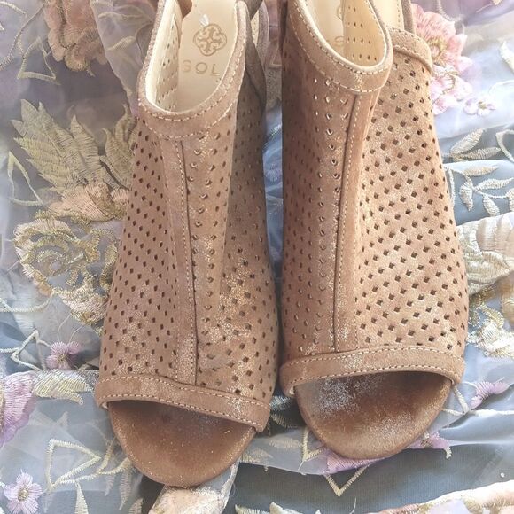 ISOLA Elegant Tan Leather Peep-Toe Heeled Sandals - Picture 3 of 10